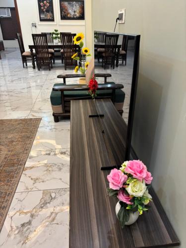 a lobby with a table with flowers on it at Yb home2 in Rāthdhana