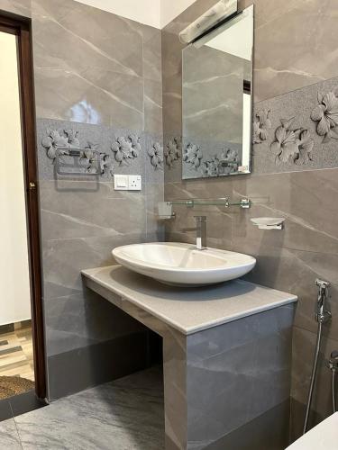 a bathroom with a sink and a mirror at Siyon Yula - Guest House in Hikkaduwa