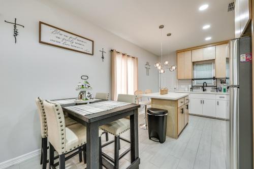 Φωτογραφία από το άλμπουμ του 4 Mi to Dtwn Modern Apartment in Edinburg! σε Edinburg