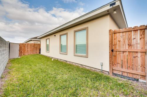 Φωτογραφία από το άλμπουμ του 4 Mi to Dtwn Modern Apartment in Edinburg! σε Edinburg