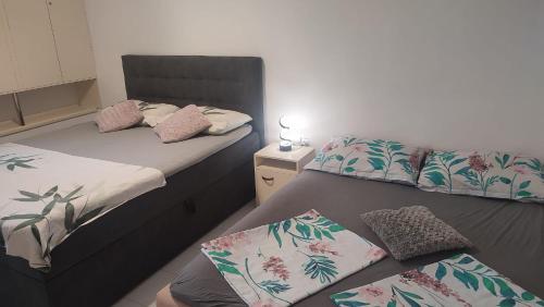 Una cama o camas en una habitación de 5 srca