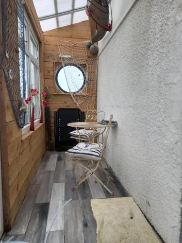 Χώρος καθιστικού στο SEATADIS WILD ATLANTIC WAY Fab Sea views in Seatardis 2 Bedroom self contained holiday let F92D5X4