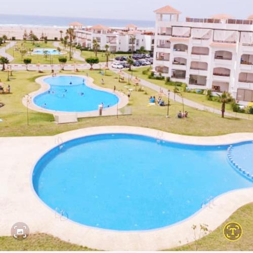 Piscine de l'établissement Tranquil Waves Residence ou située à proximité