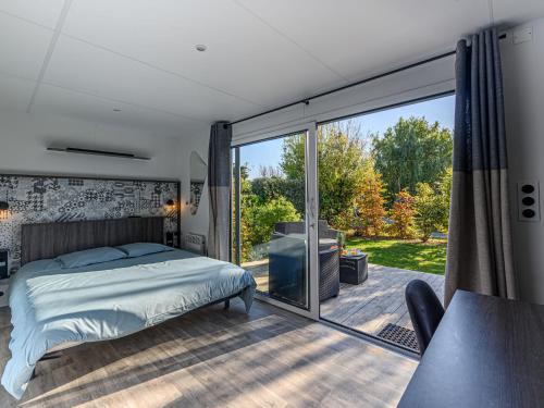 Ένα ή περισσότερα κρεβάτια σε δωμάτιο στο Apartment Otello 4 - L'ibis sacré by Interhome
