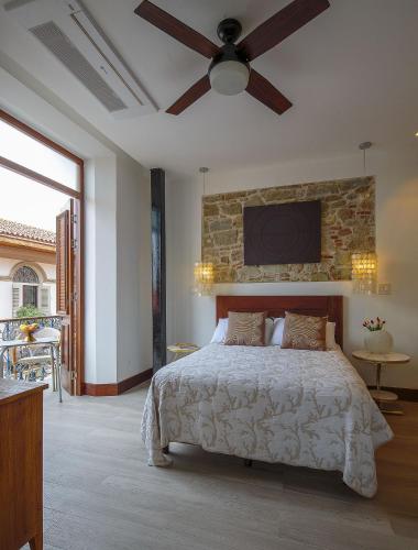 Postel nebo postele na pokoji v ubytování Villas La Fontana Amplias ApartaSuite-piscina 201