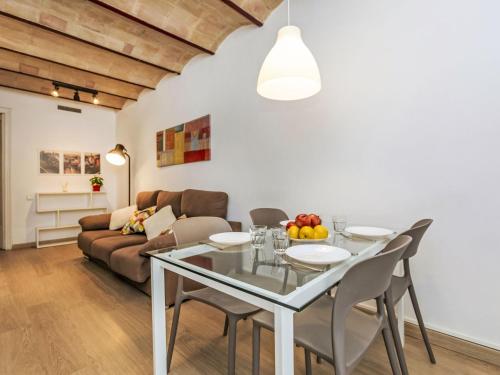 Apartment Eixample Dret Aragó Roger de Lluria by Interhome