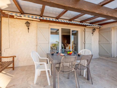 Photo de la galerie de l'établissement Holiday Home Sakura by Interhome, à Saint-Aygulf