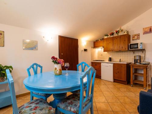 Una cocina o zona de cocina en Apartment Garden by Interhome