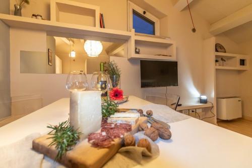 a room with a table with a candle and wine glasses at Attico Elegante Centralissimo in Chiaravalle