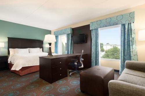 Postel nebo postele na pokoji v ubytování Hampton Inn & Suites Bluffton-Sun City