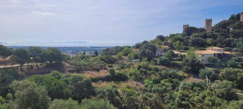 Photo de la galerie de l'établissement Cabanon en pierre - vue sur mer, à Hyères