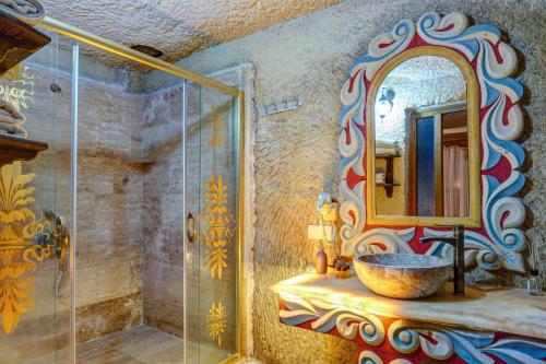 Bilik mandi di Nova Cave Hotel