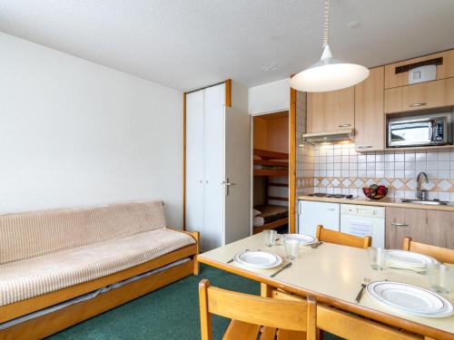 Studio Home Club - Lavachet-13 by Interhome