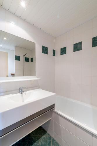 Studio Home Club - Lavachet-13 by Interhome