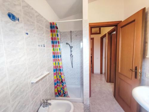 Un baño de Apartment Remo by Interhome