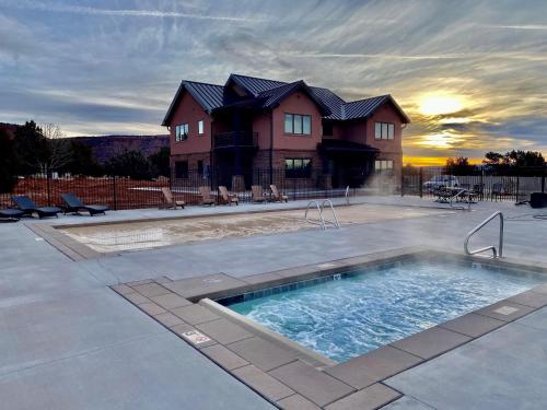 Hồ bơi trong/gần Beautiful Lodge In Kanab, Ut