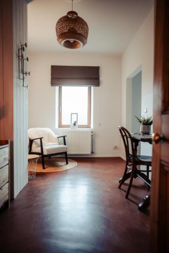 Coin salon dans l'établissement Le Champ Du Coq