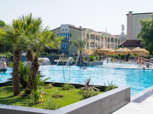 Swimmingpoolen hos eller tæt på Holiday Home La Quercia-1 by Interhome