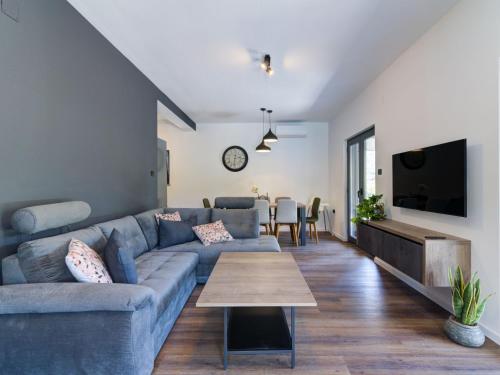 Μια τηλεόραση ή/και κέντρο ψυχαγωγίας στο Holiday Home Kal by Interhome