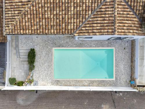 an overhead view of a swimming pool on a building at Holiday Home La Conchiglia D'oro by Interhome in Budoni