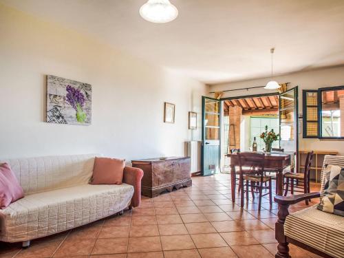 Posezení v ubytování Apartment Le Debbiare-4 by Interhome