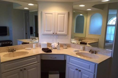 a bathroom with two sinks and a large mirror at Sunny Breezes Villa in Placida