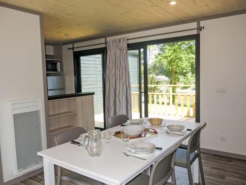Η κουζίνα ή μικρή κουζίνα στο Holiday Home Le Moulin Neuf-2 Pers- by Interhome