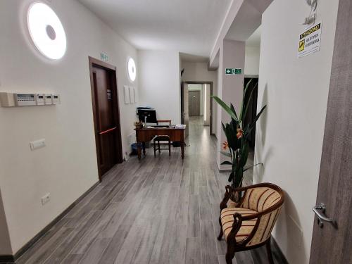 a hallway of an office with a table and chairs at Berica Alloggi Turistici in Vicenza