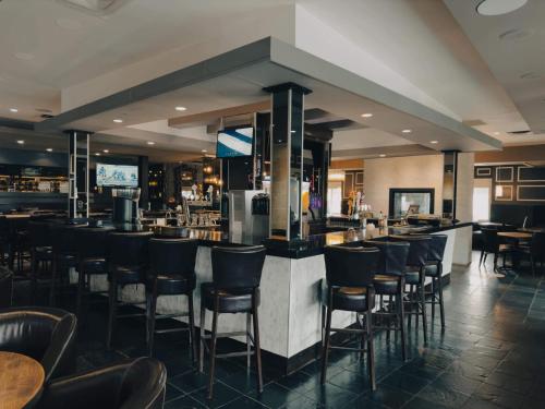 Lounge nebo bar v ubytování Super 8 by Wyndham Dawson Creek