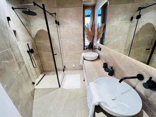 Koupelna v ubytování Beautiful one bedroom w balcony&parking-BEL135