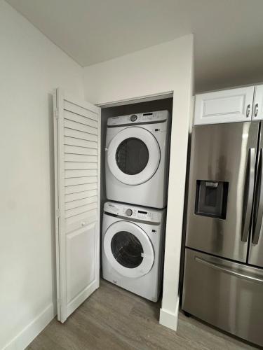Modern Apartment Miami Oasis photo 13