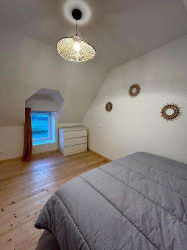 Ένα ή περισσότερα κρεβάτια σε δωμάτιο στο Villa ty Raym à Kerlouan