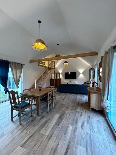 Ένα ή περισσότερα κρεβάτια σε δωμάτιο στο Villa ty Raym à Kerlouan