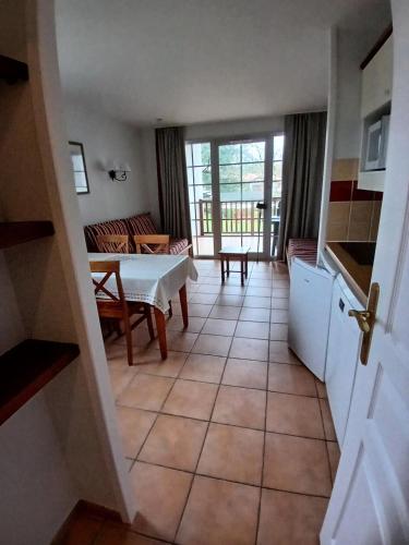 a kitchen and dining room with a table and a view at Résidence Le Parc d'Arradoy - maeva Home - Appartement 2 pièces 5 personnes - Sélection MAE-2344 in Uhart-Cize