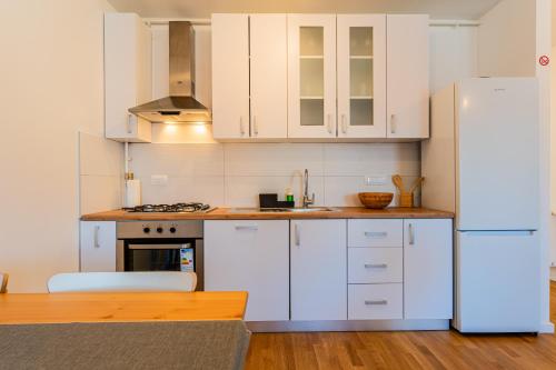 Flex SelfCheckIns 126 - Zagreb - 2 Bedrooms - Parking - Loggia