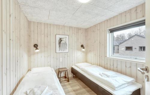 Nice Home In Jesendorf With Saunaにあるベッド