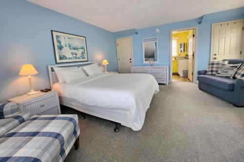 a bedroom with a large white bed and a blue wall at North Shore Inn TC 301 in Traverse City