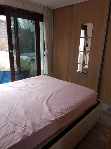 Ένα ή περισσότερα κρεβάτια σε δωμάτιο στο 2 pièces sans voisin