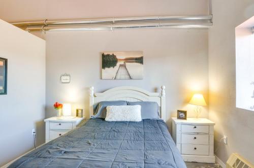 Ένα ή περισσότερα κρεβάτια σε δωμάτιο στο Outdoor Haven Del Norte Apartment Near Skiing!