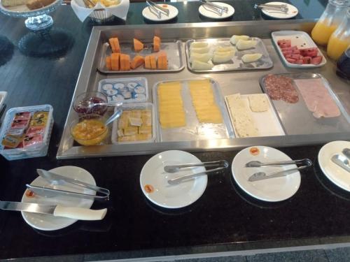a buffet with different types of food on a table at Hotel De Klomp in Carambeí