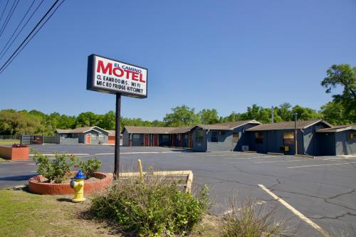 a motel sign in front of a parking lot at El Camino Motel in Tallahassee