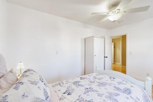 a bedroom with a bed and a ceiling fan at Urban Oasis in Newton in Newton