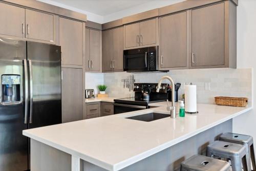 a kitchen with a sink and a refrigerator at Newly furnished 5BD 4BA Townhome The Vue 30 in St. George