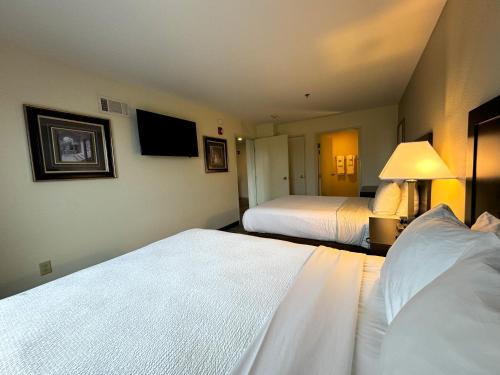 Katil atau katil-katil dalam bilik di Best Western Plus Valdosta Hotel & Suites