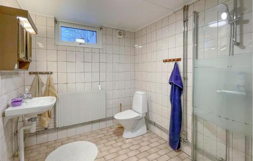 a bathroom with a toilet and a sink and a shower at 3 Bedroom Gorgeous Home In Ljungby in Ljungby