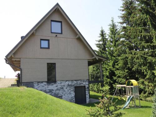 Taman di luar Villa in Dolní Morava near Ski Slopes