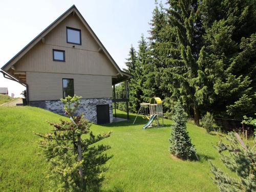 Taman di luar Villa in Dolní Morava near Ski Slopes