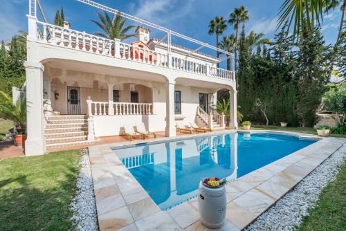 Peaceful 4 BDRM Andalusian Villa w Sea Views