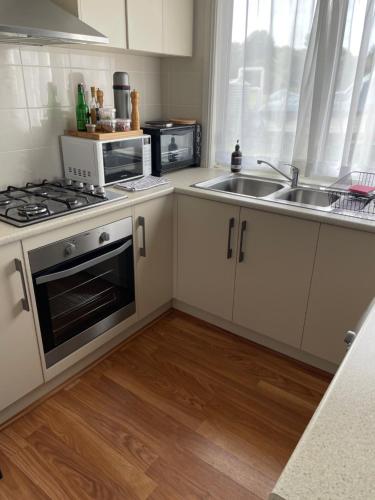 Kuchyň nebo kuchyňský kout v ubytování Inspiration House