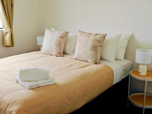 Stylish Home Away from Homeにあるベッド